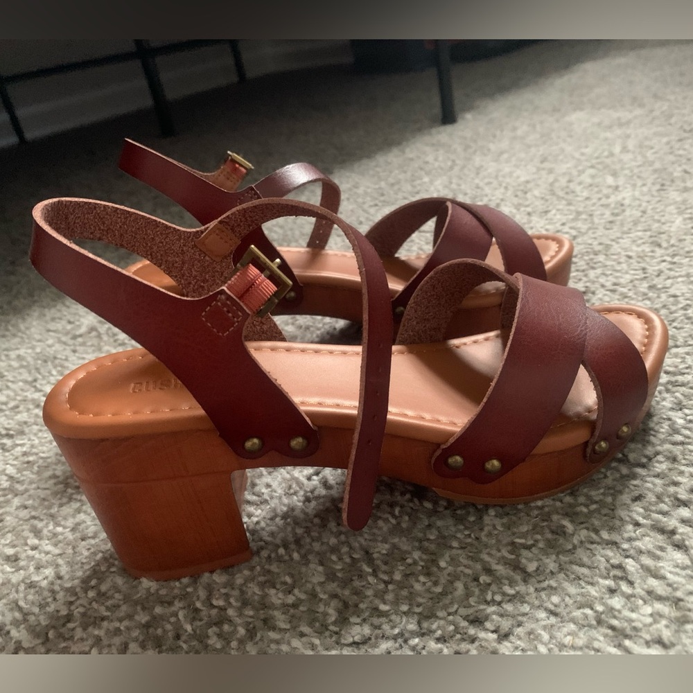NWOT brown platform sandals